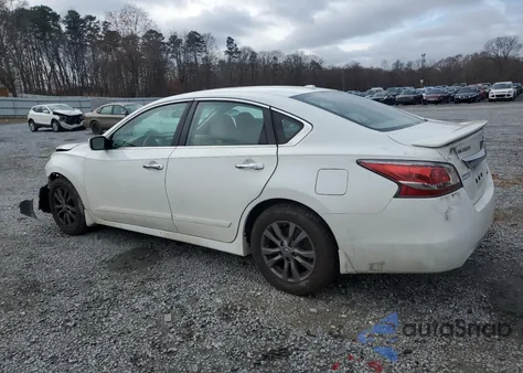 2015 Nissan Altima 2.5 z USA, uszkodzony, nr VIN 1N4AL3AP9FN921966